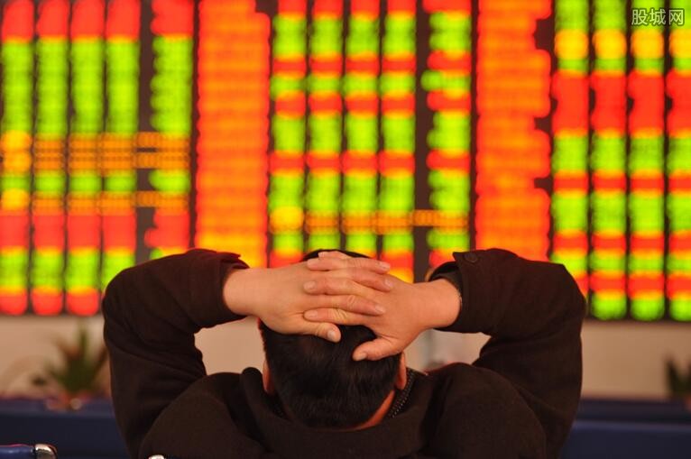  企业囤币潮助推加密货币市场，比特币与以太币接近历史高点